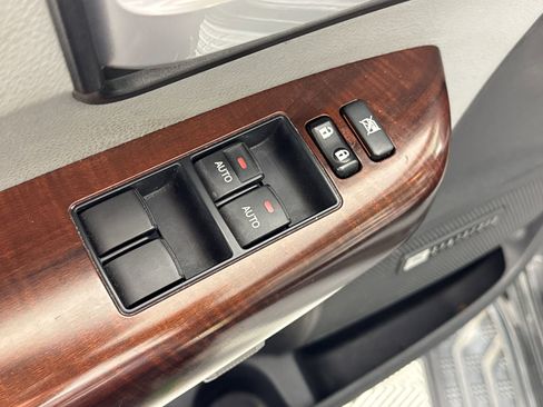 Used 2016 Toyota Sequoia Platinum image 12