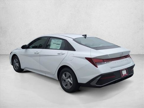 New 2026 Hyundai Elantra SE FWD image 9
