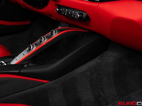 Used 2022 Ferrari 812 GTS RWD image 39