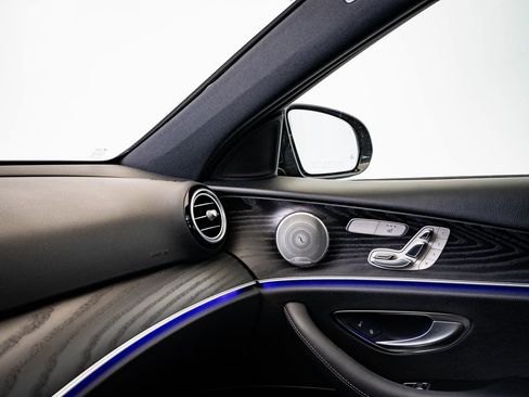 Used 2018 Mercedes-Benz E 400 4MATIC Sedan image 35