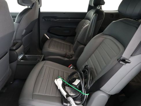 Used 2024 Kia EV9 Land image 22