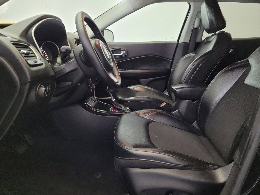 Used 2018 Jeep Compass Latitude w/ Popular Equipment Group FWD image 17