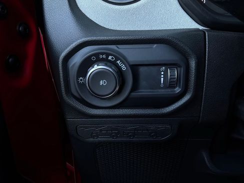 Used 2025 Jeep Wrangler Unlimited Sport AWD/4WD image 18