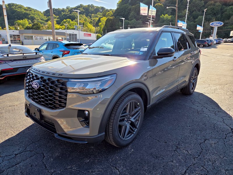New 2027 Ford Explorer ST-Line w/ Premium Package AWD/4WD image 3
