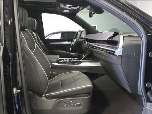 Certified 2025 Cadillac Escalade Sport w/ Touring Package AWD/4WD image 8