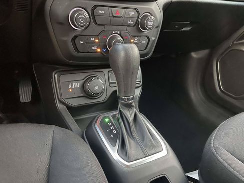 Used 2023 Jeep Renegade Latitude AWD/4WD image 30