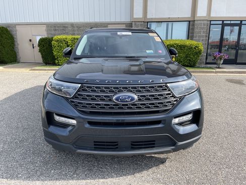 Used 2023 Ford Explorer XLT w/ XLT Sport Appearance Package AWD/4WD image 9