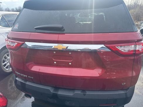 Used 2021 Chevrolet Traverse LT image 3