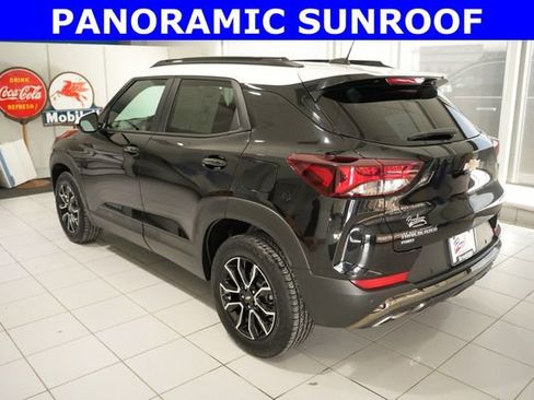 Used 2023 Chevrolet TrailBlazer ACTIV w/ Sun and Liftgate Package image 4