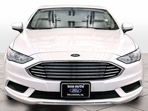 Used 2018 Ford Fusion SE w/ Fusion SE Technology Package image 3