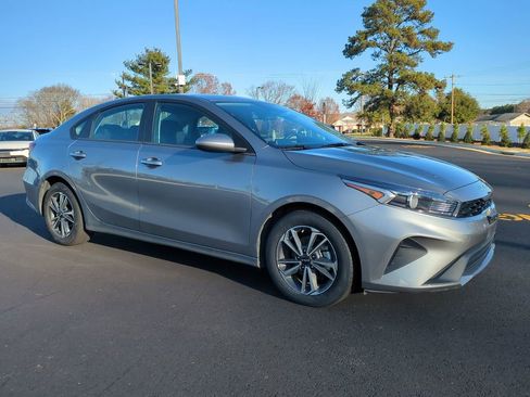 Used 2024 Kia Forte LXS image 2