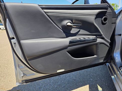 Used 2024 Lexus ES 350 w/ Accessory Package (Z1) FWD image 13