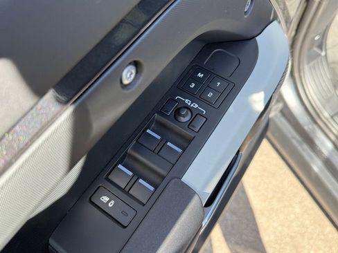 Used 2023 Land Rover Defender 110 X-Dynamic SE image 16