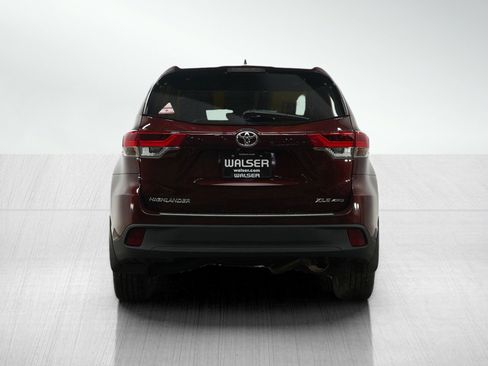 Used 2017 Toyota Highlander XLE image 4