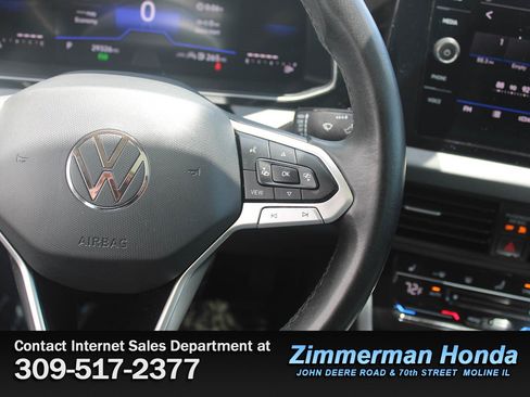 Used 2025 Volkswagen Jetta SE w/ Sunroof Package FWD image 12