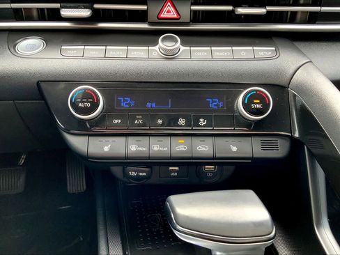 Used 2023 Hyundai Elantra Limited image 35