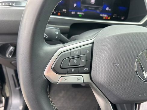 Used 2022 Volkswagen Tiguan SE FWD image 19