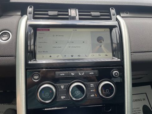Used 2018 Land Rover Discovery HSE AWD/4WD image 36