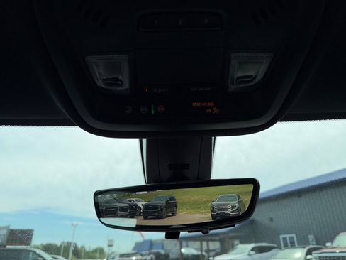 Used 2023 Chevrolet Traverse LT FWD image 18