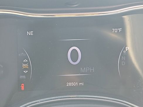 Used 2020 Jeep Grand Cherokee Altitude image 21