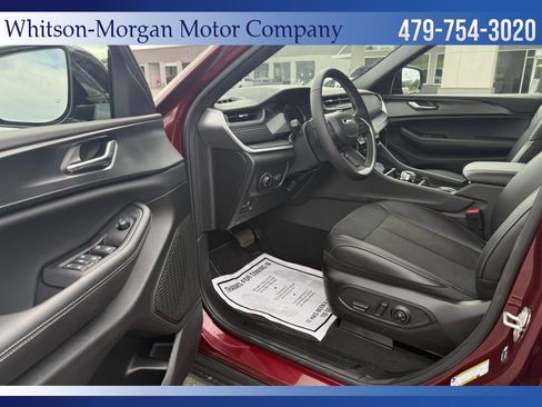 New 2025 Jeep Grand Cherokee L Laredo image 14