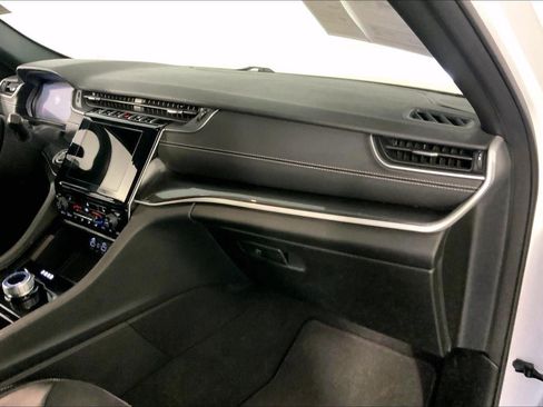 Used 2023 Jeep Grand Cherokee Altitude AWD/4WD image 16