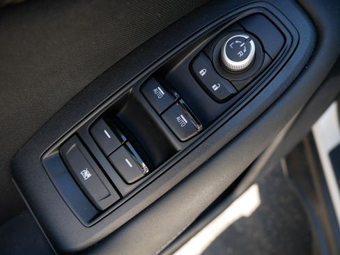Used 2025 Subaru Outback Premium AWD/4WD image 19