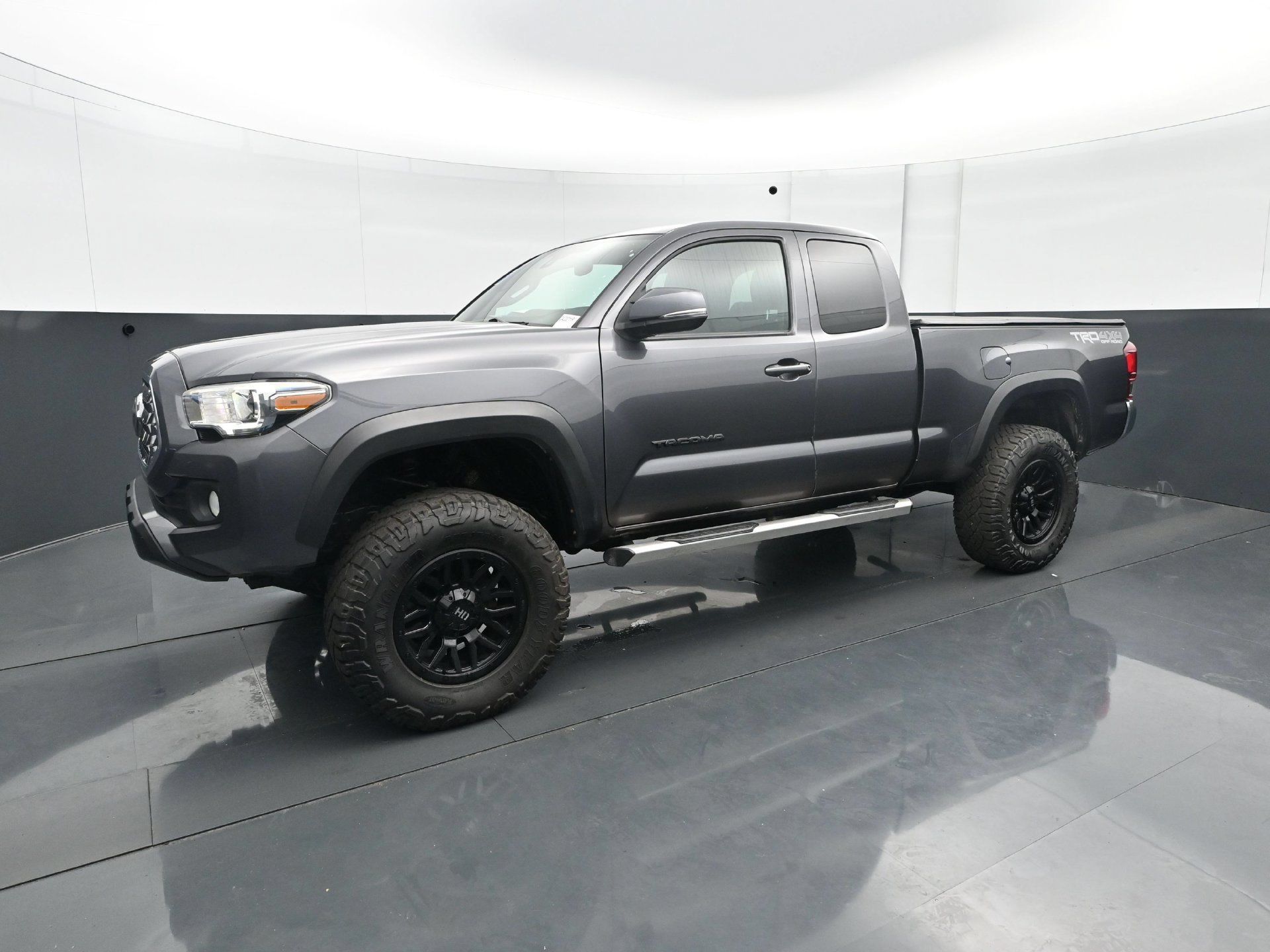 Used 2019 Toyota Tacoma TRD Off-Road AWD/4WD image 2