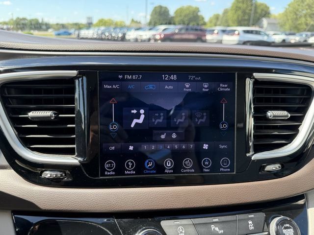 Used 2018 Chrysler Pacifica Touring-L Plus FWD image 18