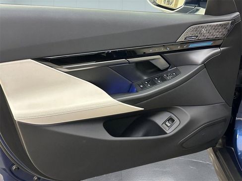 Used 2024 BMW 530i xDrive w/ Premium Package image 15