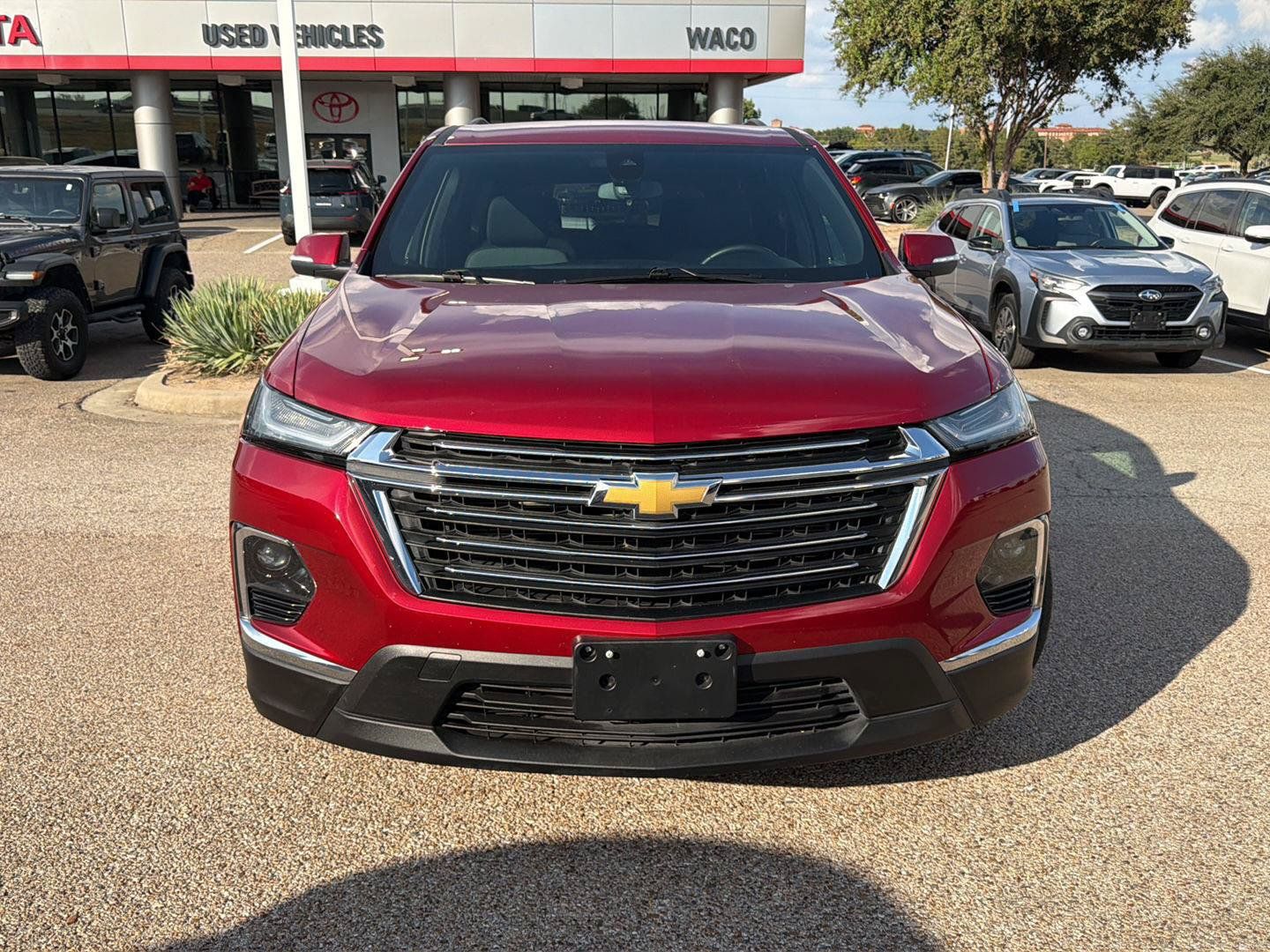 Used 2023 Chevrolet Traverse LT FWD image 2