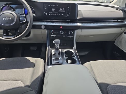 Used 2024 Kia Carnival LX image 12