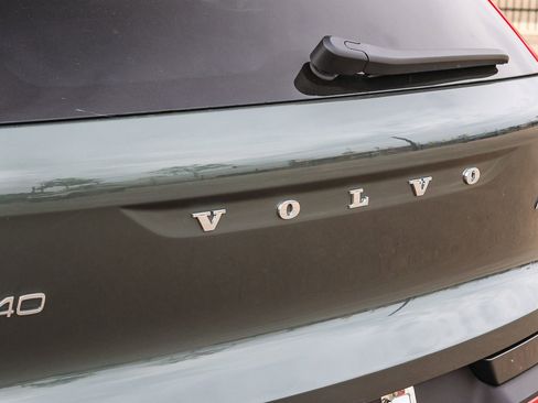 New 2026 Volvo XC40 B5 Core w/ Climate Package AWD/4WD image 12