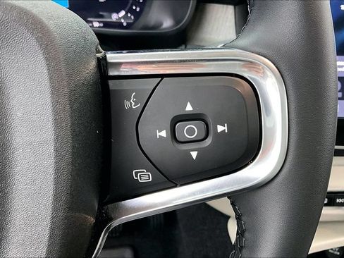 Used 2024 Volvo XC40 B5 Plus AWD/4WD image 27