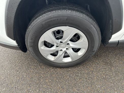 Used 2024 Toyota RAV4 LE image 9