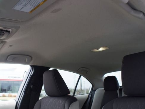 Used 2023 Toyota Corolla LE image 6