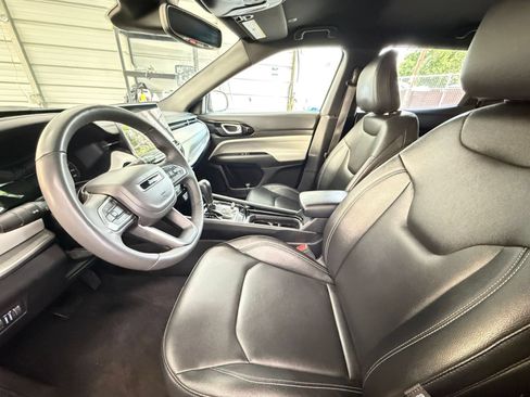 Used 2025 Jeep Compass Limited AWD/4WD image 27