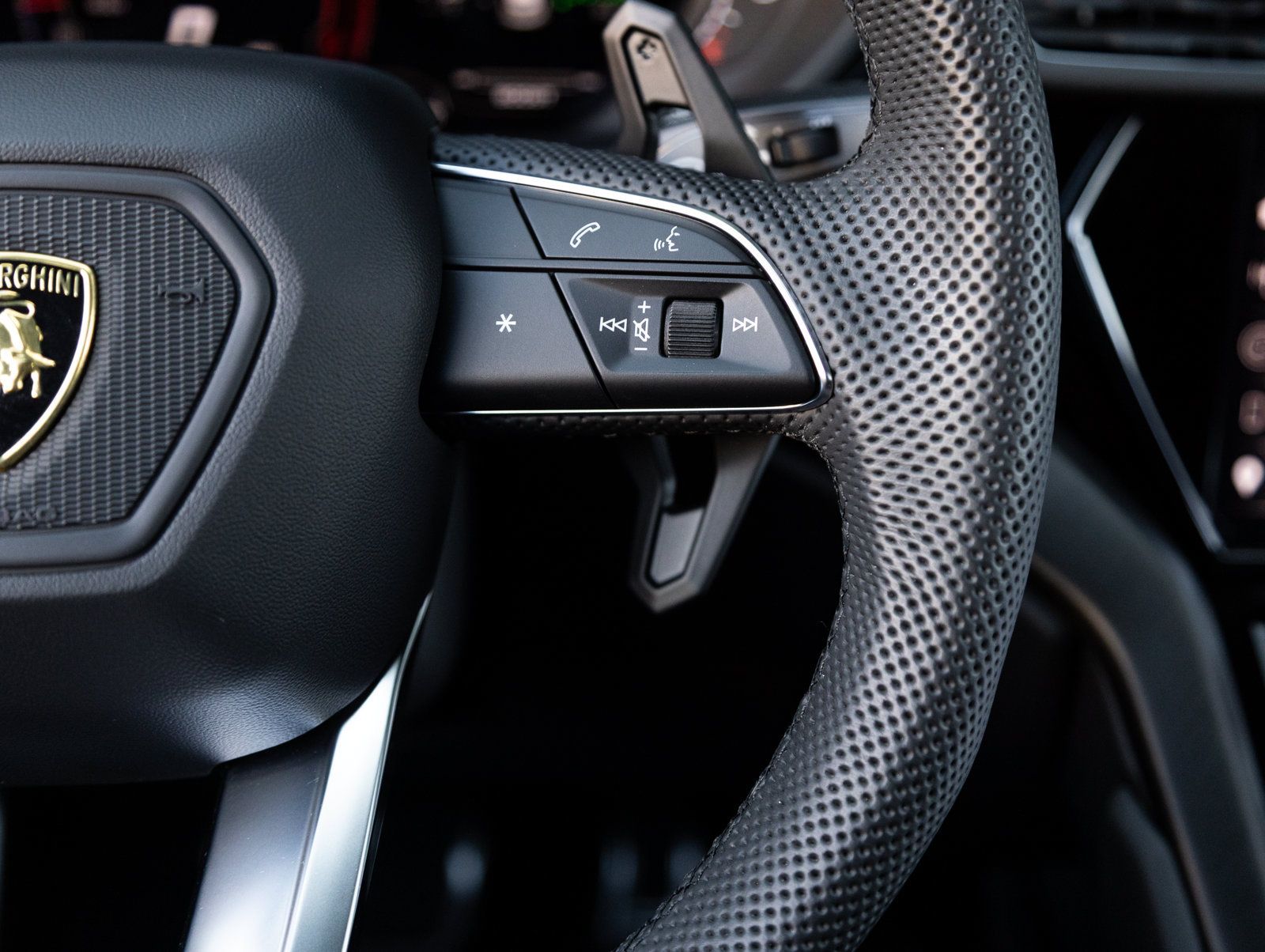 Used 2024 Lamborghini Urus S AWD/4WD image 16