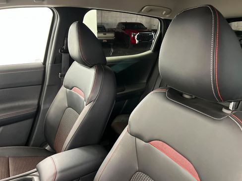 Used 2025 Nissan Kicks SR FWD image 17