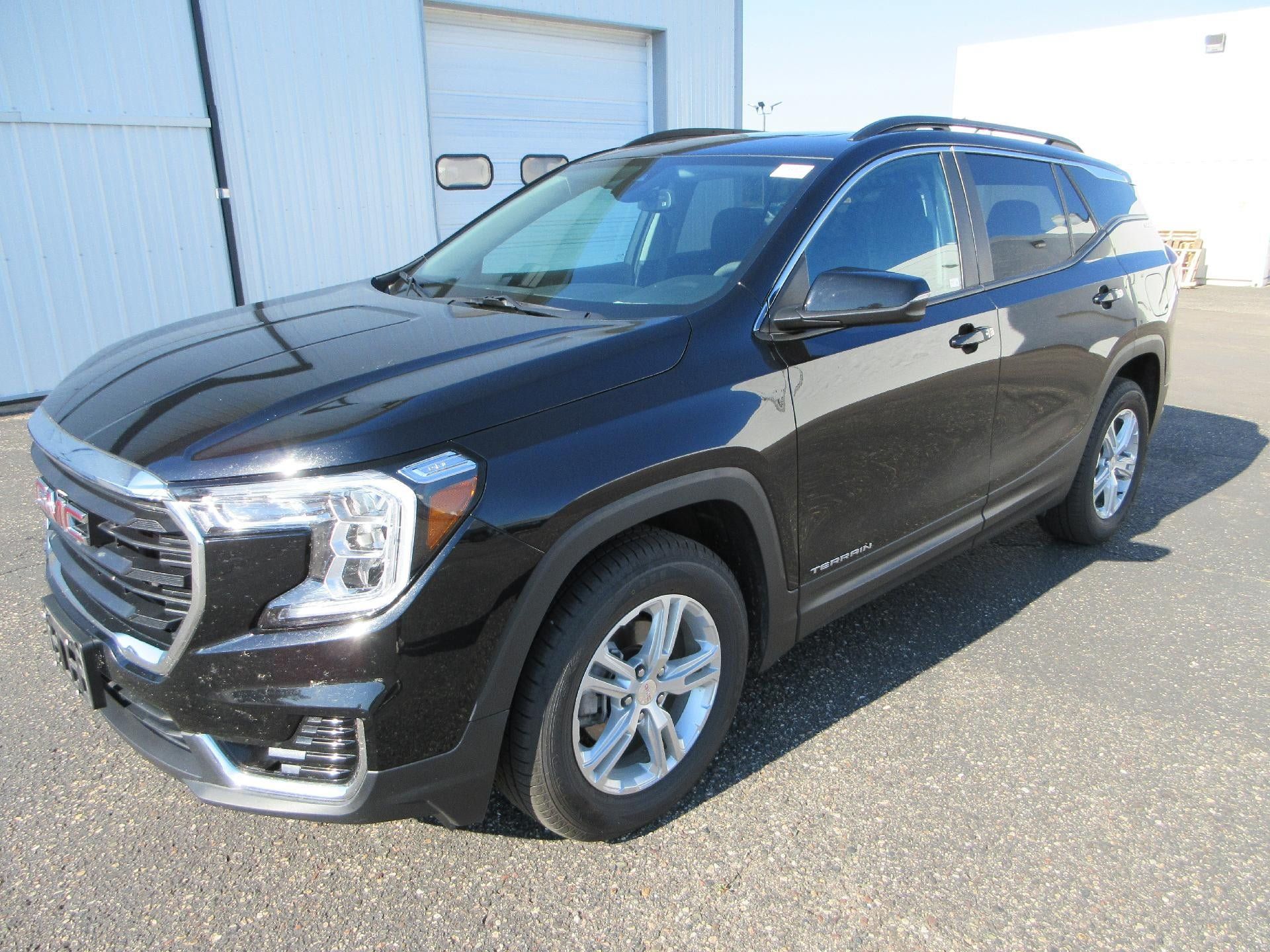 Certified 2022 GMC Terrain SLE w/ Driver Convenience Package AWD/4WD image 1