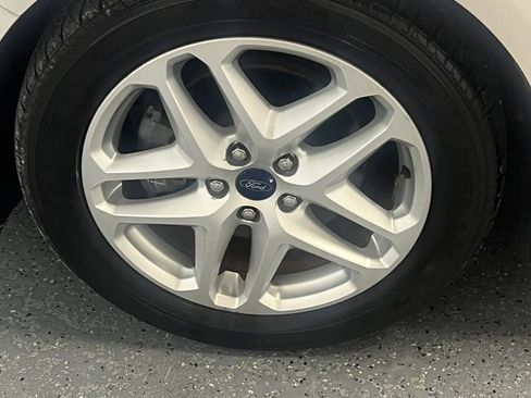 Used 2016 Ford Fusion SE w/ Equipment Group 202A FWD image 9