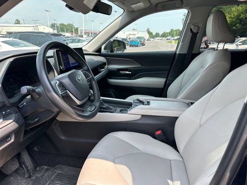 Used 2024 Toyota Grand Highlander AWD image 10