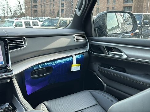New 2026 Jeep Grand Wagoneer Limited AWD/4WD image 24