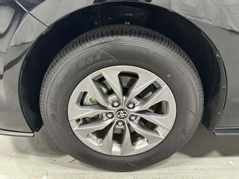 Used 2025 Toyota Sienna XLE image 68