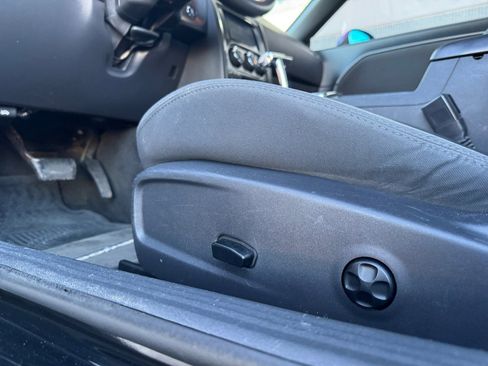 Used 2014 Dodge Challenger SXT image 17