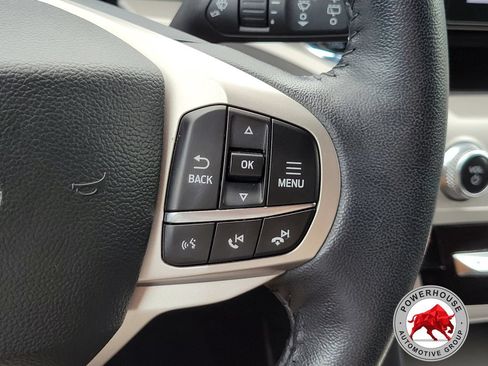 Used 2023 Ford Explorer XLT AWD/4WD image 30