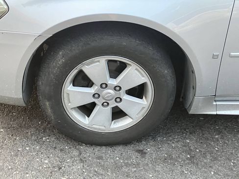 Used 2009 Chevrolet Impala LS FWD image 17