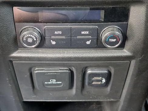 Used 2018 Chevrolet Traverse Premier w/ Driver Confidence II Package FWD image 32
