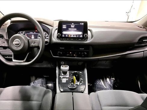 Used 2023 Nissan Rogue S image 15