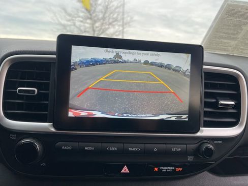 Used 2022 Hyundai Venue SE image 20